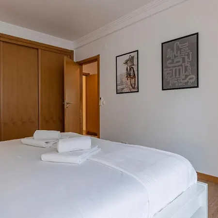 3 Bedroom Oeiras Wonder W/ Balcony By Lovelystay Exterior photo