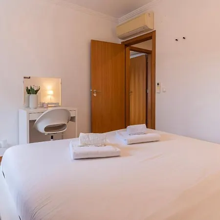 3 Bedroom Oeiras Wonder W/ Balcony By Lovelystay Exterior photo