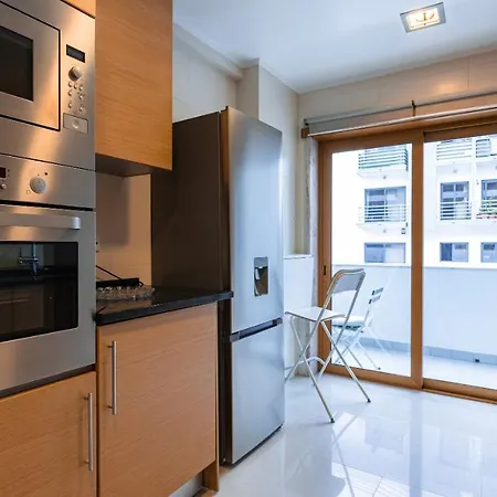 3 Bedroom Oeiras Wonder W/ Balcony By Lovelystay Exterior photo