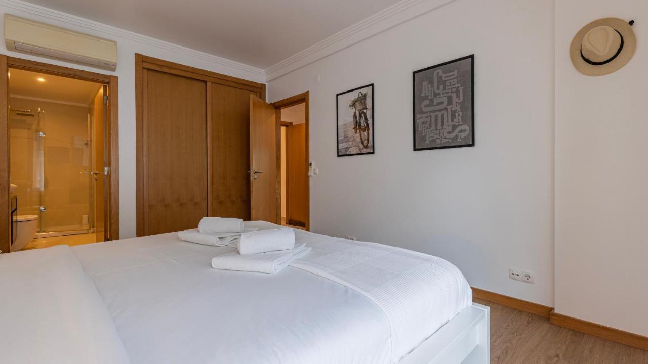 3 Bedroom Wonder W/ Balcony By Lovelystay *