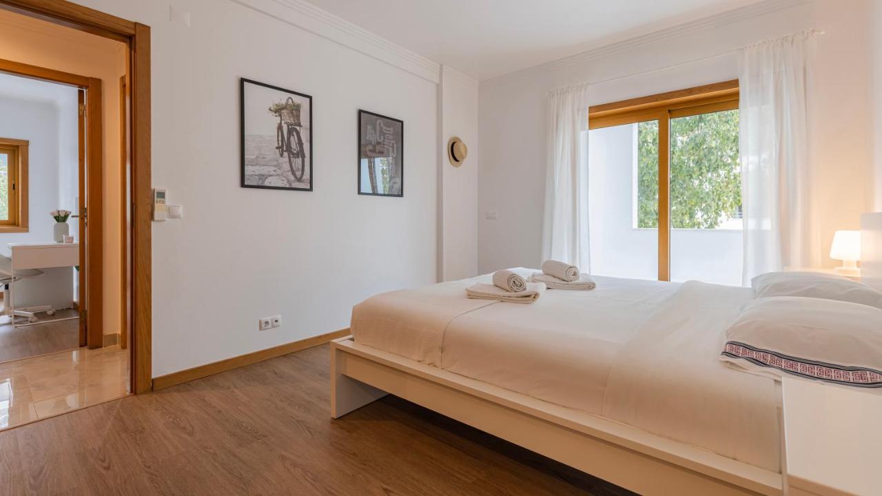 3 Bedroom Wonder W/ Balcony By Lovelystay Oeiras