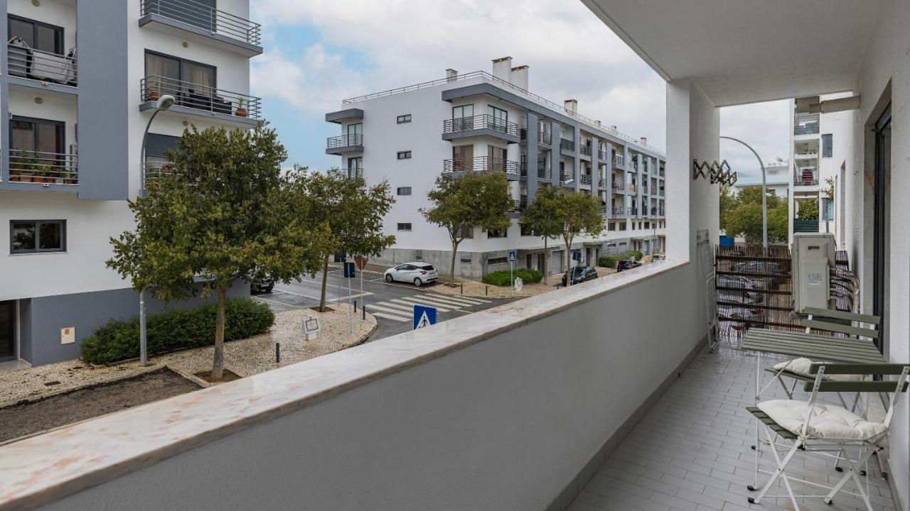 Apartment 3 Bedroom Wonder W/ Balcony By Lovelystay *