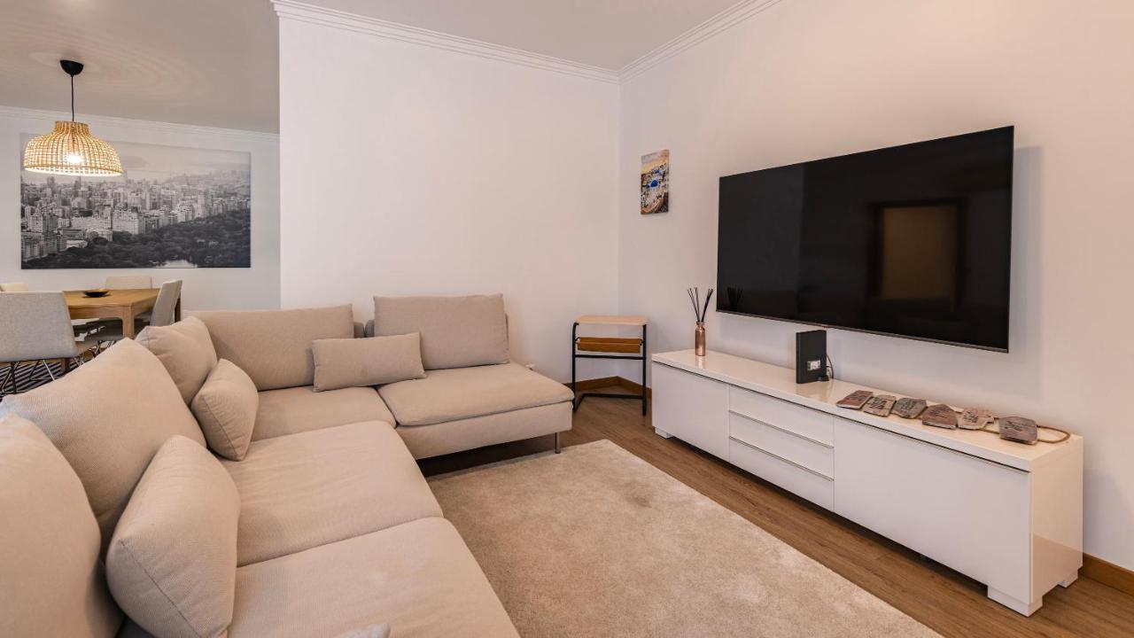 3 Bedroom Wonder W/ Balcony By Lovelystay Apartment