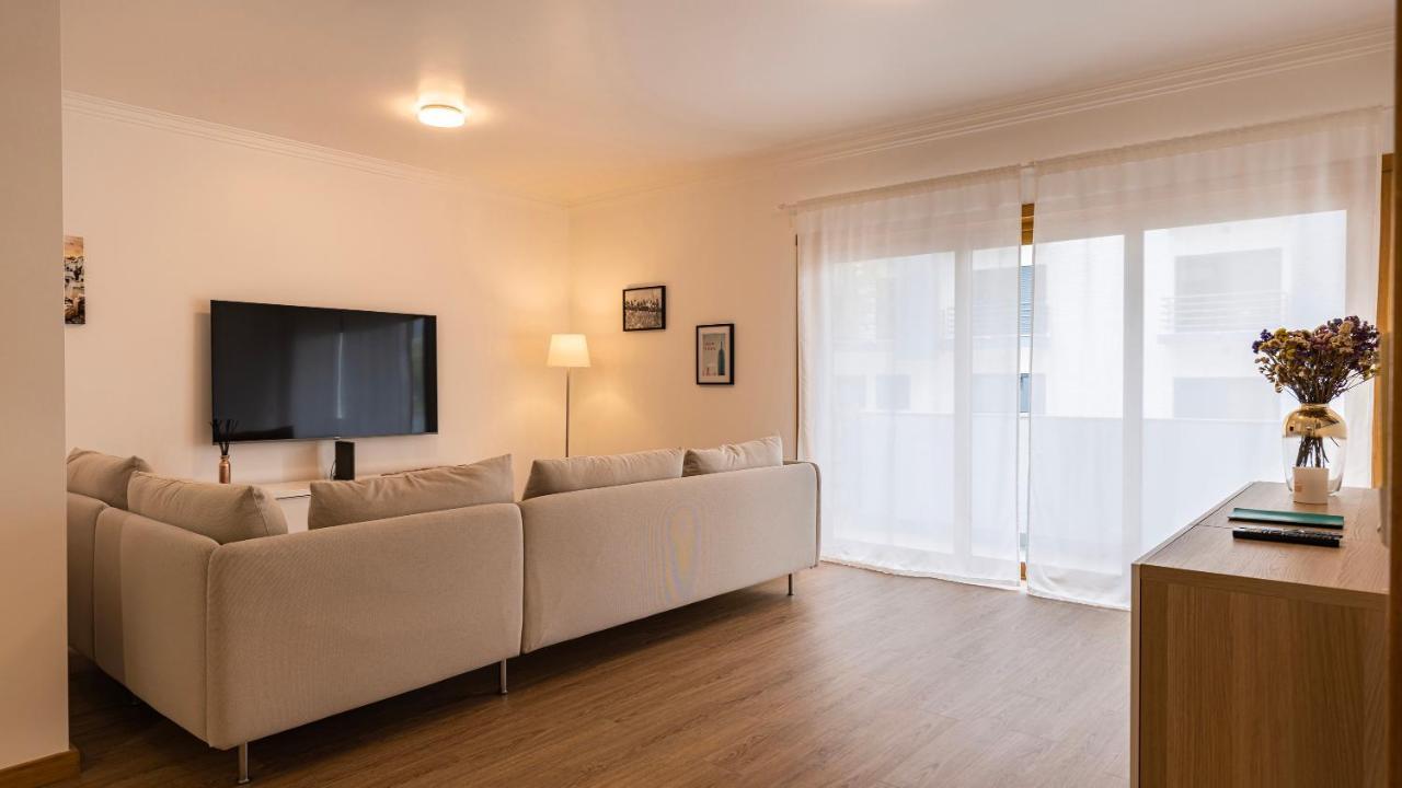 3 Bedroom Wonder W/ Balcony By Lovelystay Apartment *