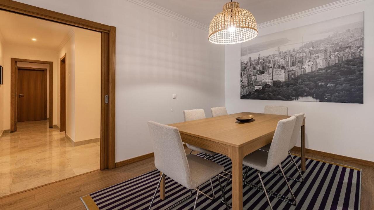 Apartment 3 Bedroom Wonder W/ Balcony By Lovelystay