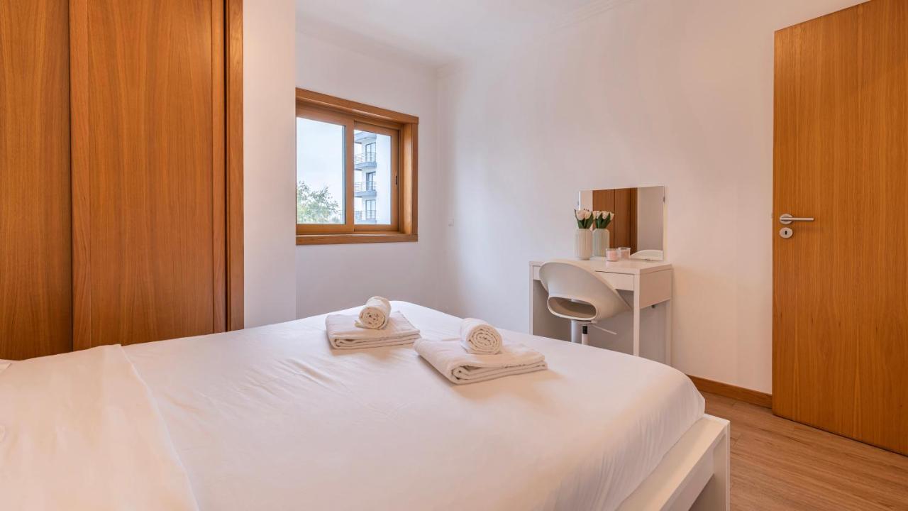 3 Bedroom Wonder W/ Balcony By Lovelystay *