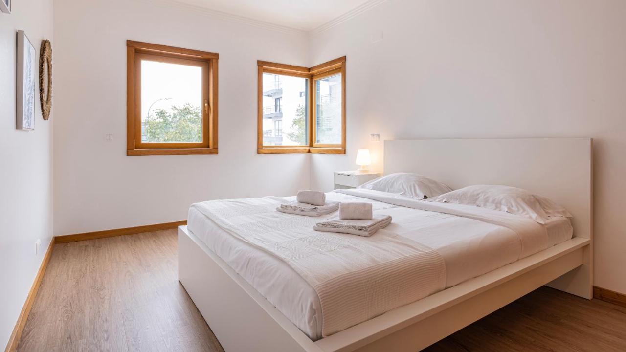 3 Bedroom Wonder W/ Balcony By Lovelystay Apartment