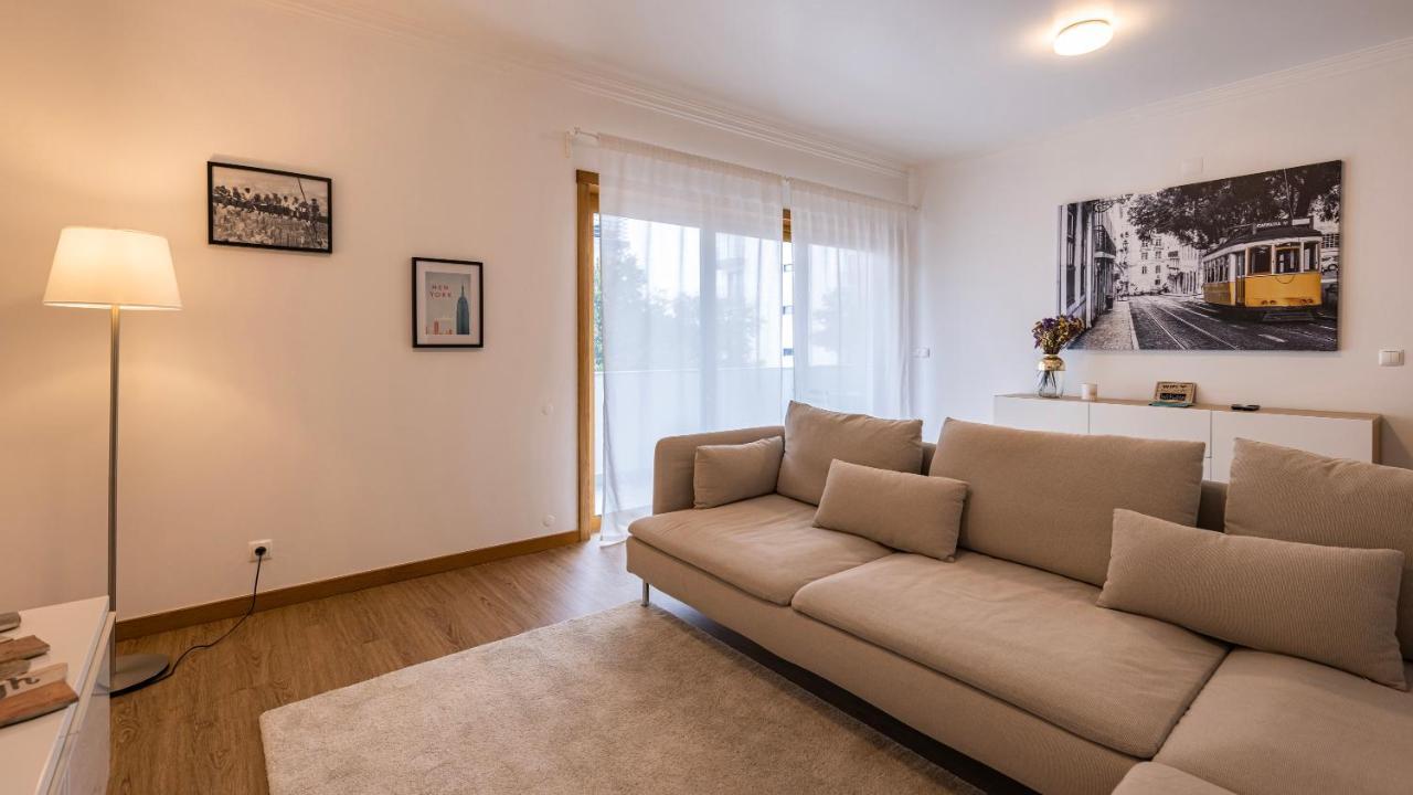 Apartment 3 Bedroom Wonder W/ Balcony By Lovelystay Oeiras