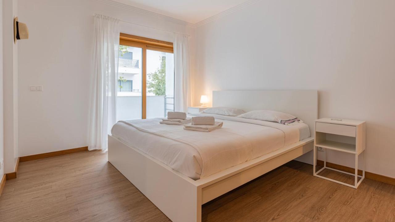 Apartment 3 Bedroom Wonder W/ Balcony By Lovelystay Oeiras